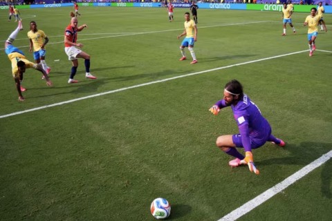 Noruega vence por 2 a 1 e elimina o Brasil da Copa do Mundo