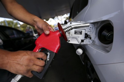 Governo quer aumentar mistura do etanol na gasolina em 32% para evitar importações