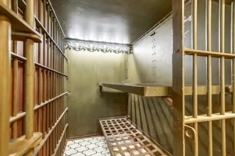 Idoso de 85 anos condenado a 37 anos por estuprar os filhos